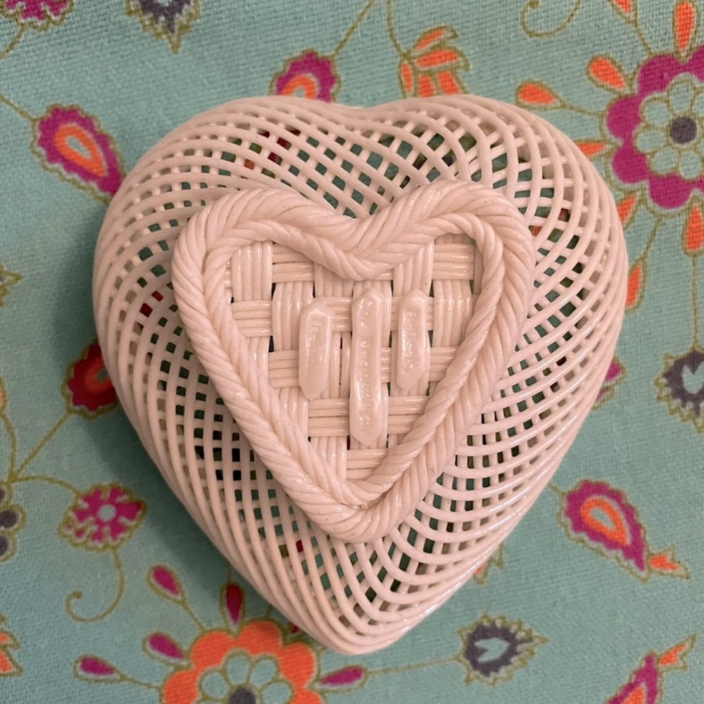 Belleek Company Fermanagh Ireland Antique Woven Porcelain Heart Shaped Dish